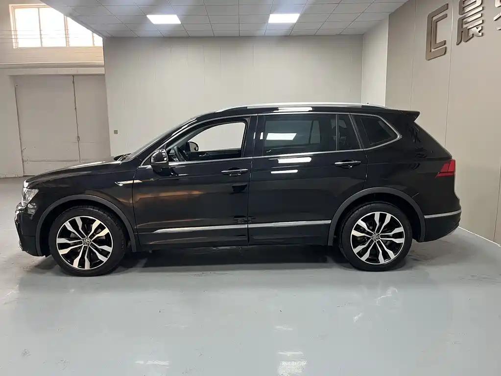Volkswagen Tiguan L — миниатюра 15