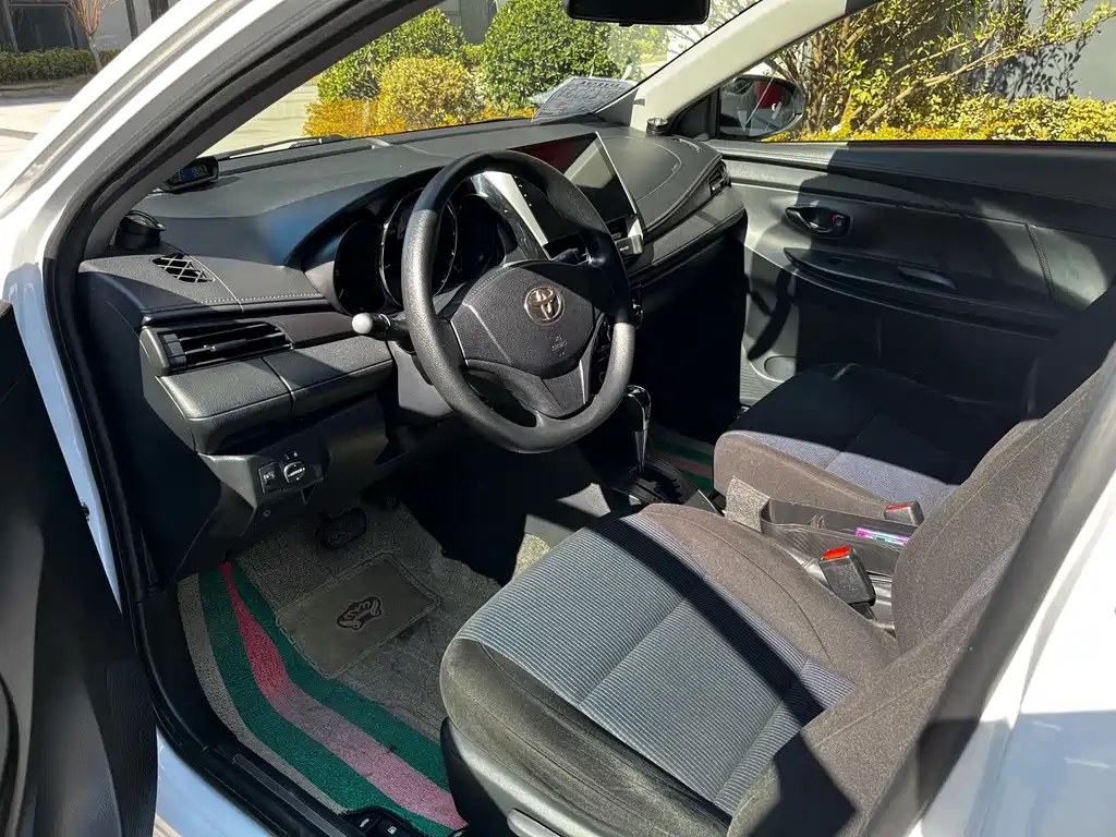 TOYOTA YARIS L TO ENJOY