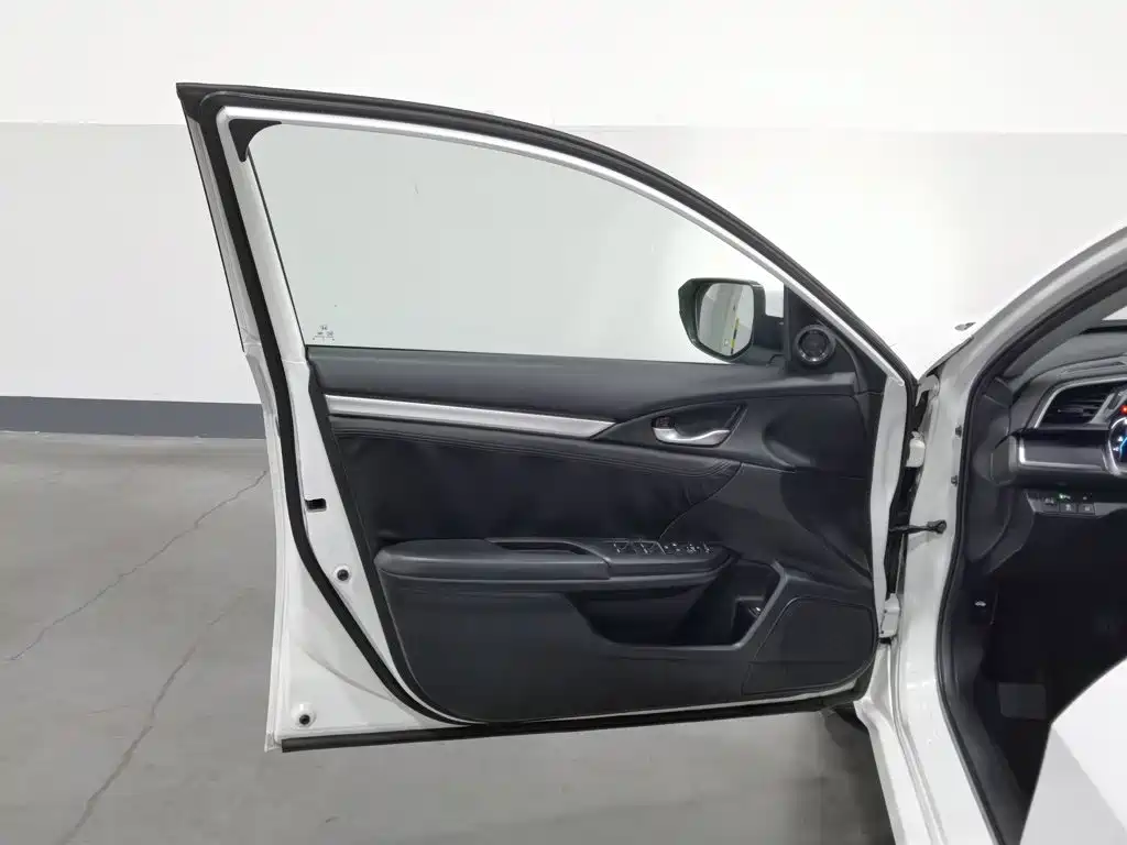 Honda Civic — миниатюра 8