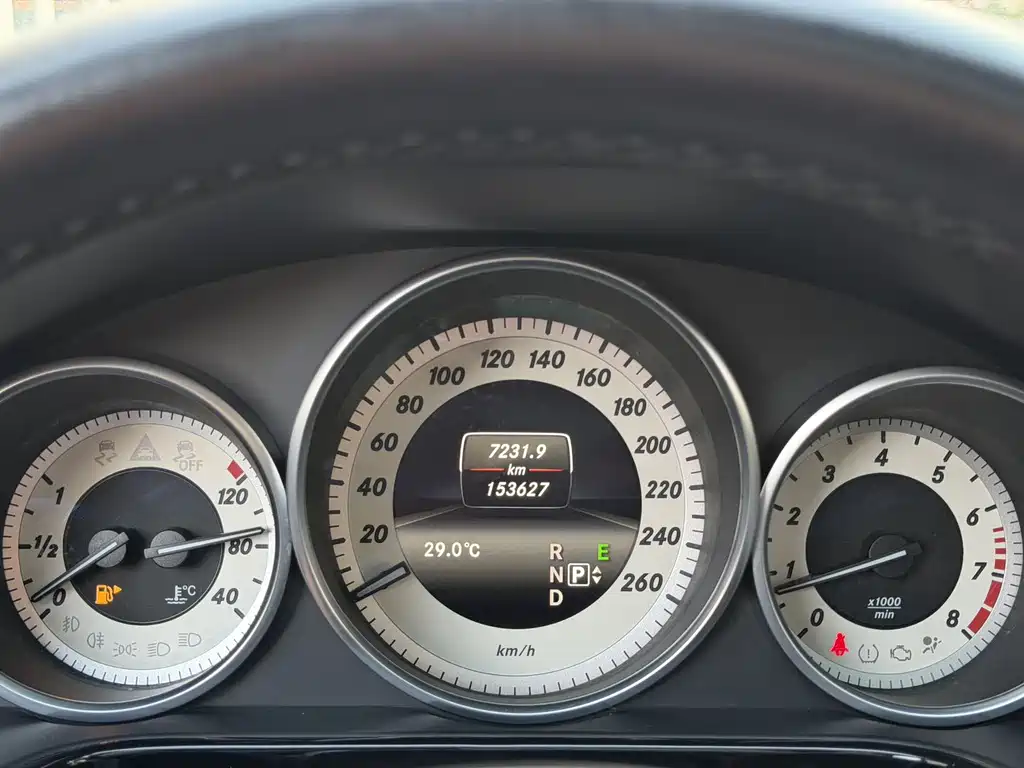 Mercedes-Benz E-Class — миниатюра 16