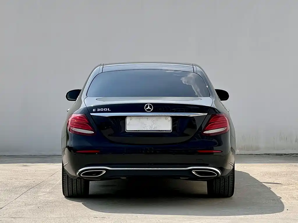 Mercedes-Benz E-Class — миниатюра 4