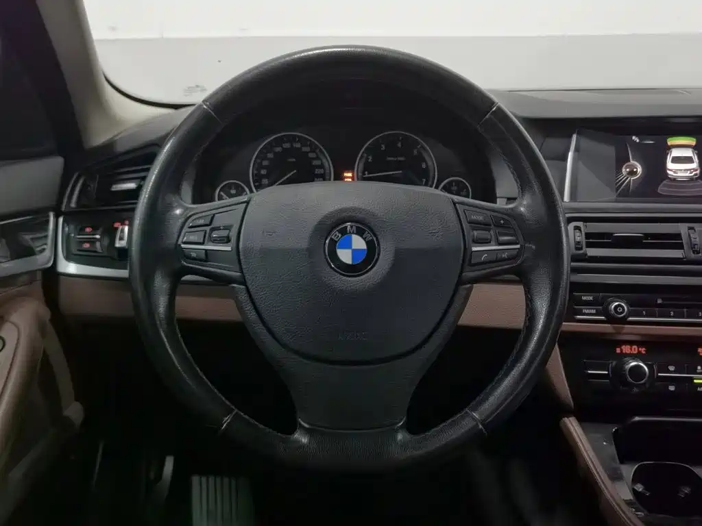 BMW 5 Series (Import) — миниатюра 11