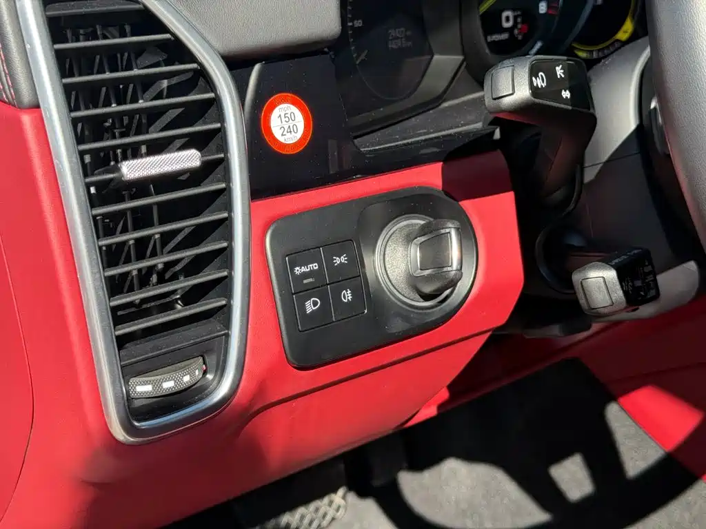 Porsche Cayenne Hybrid — миниатюра 17
