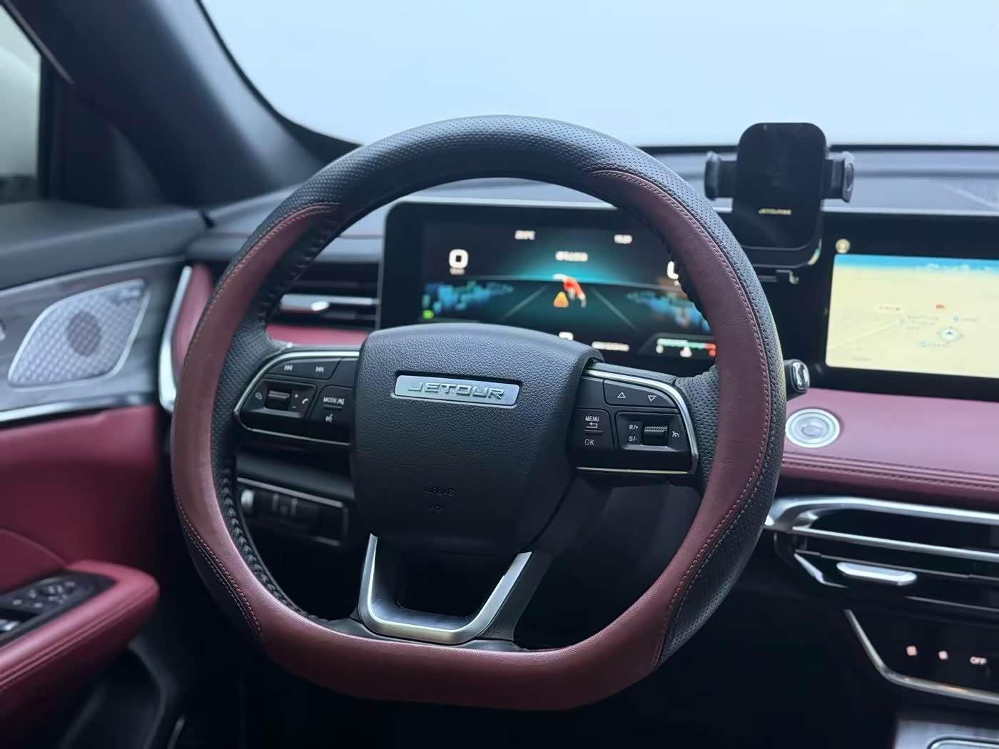 Jetour Jetour X70 PLUS 1.5 л 2024 г. Белый, пробег 32000 км