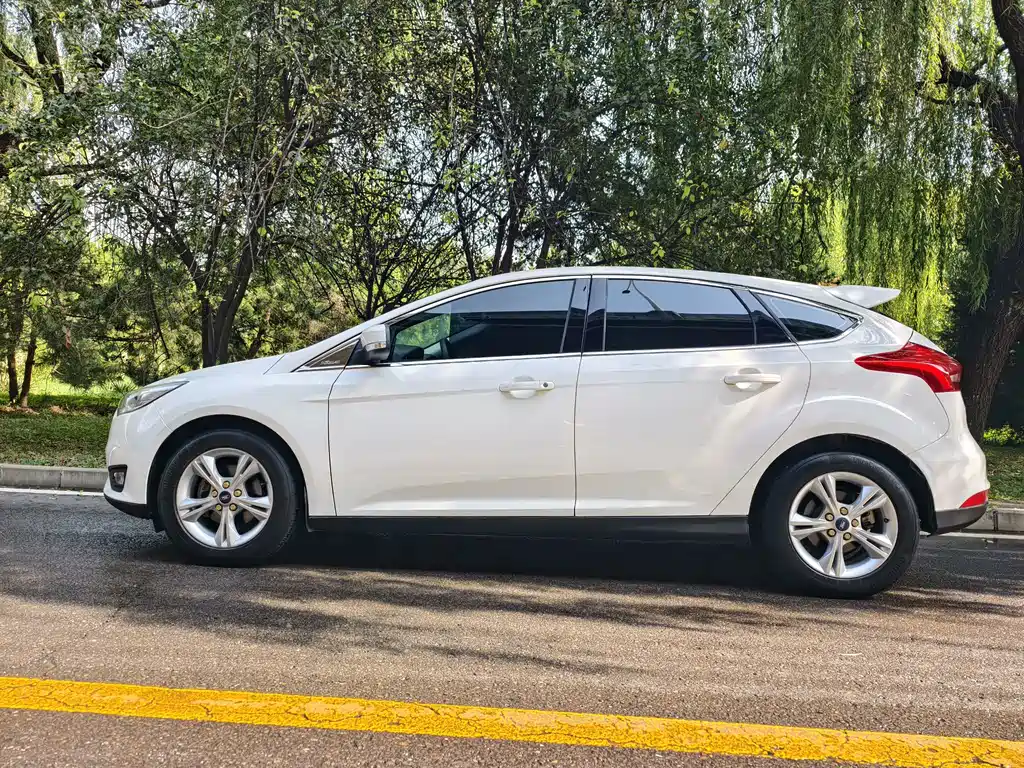 Ford Focus — миниатюра 7