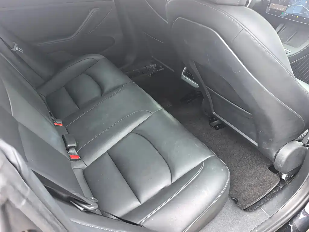 Tesla Model 3 — миниатюра 3