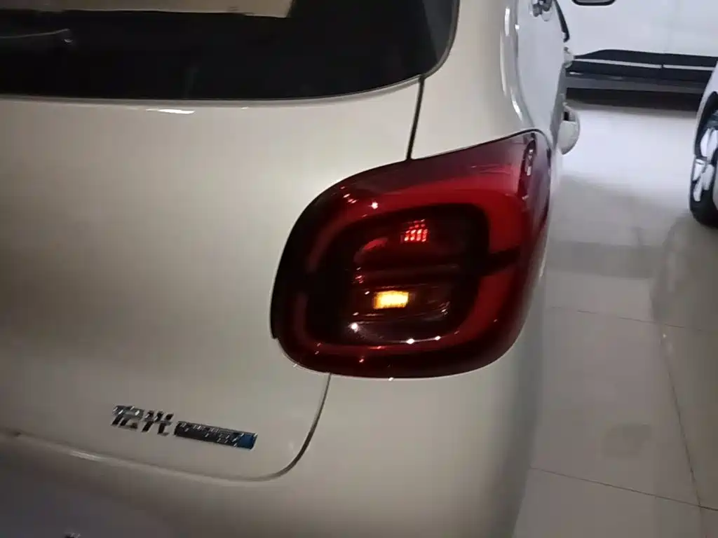 Wuling MINIEV — миниатюра 8