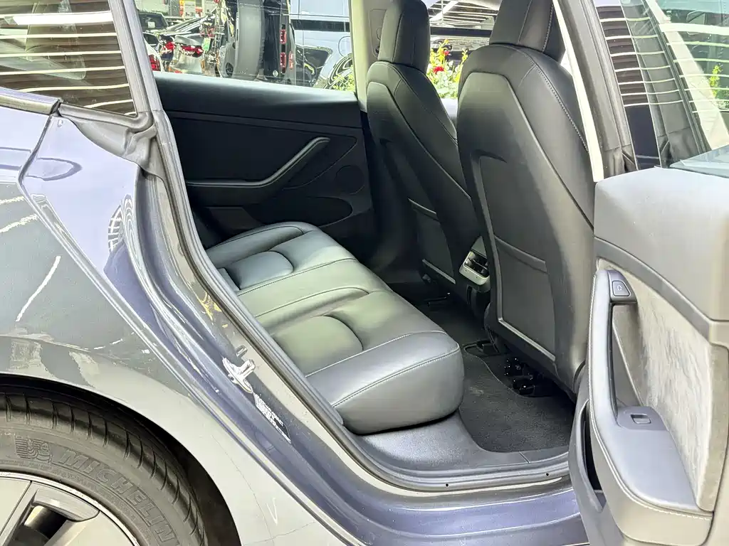Tesla Model 3 — миниатюра 20
