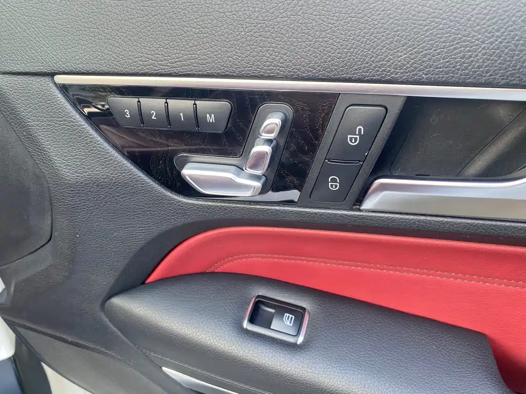 Mercedes-Benz E-Class (Import) — миниатюра 19