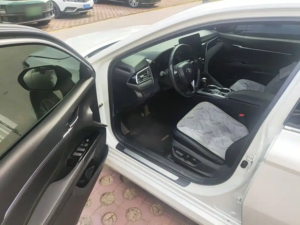 Toyota Camry — миниатюра 14