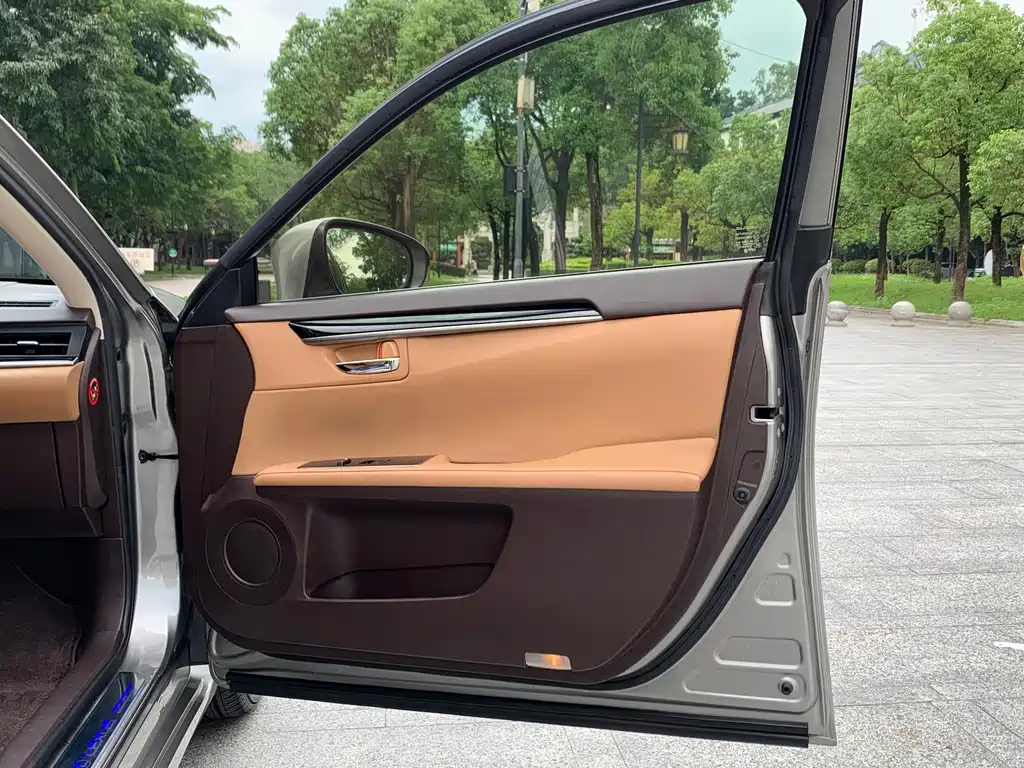 Lexus ES — миниатюра 9
