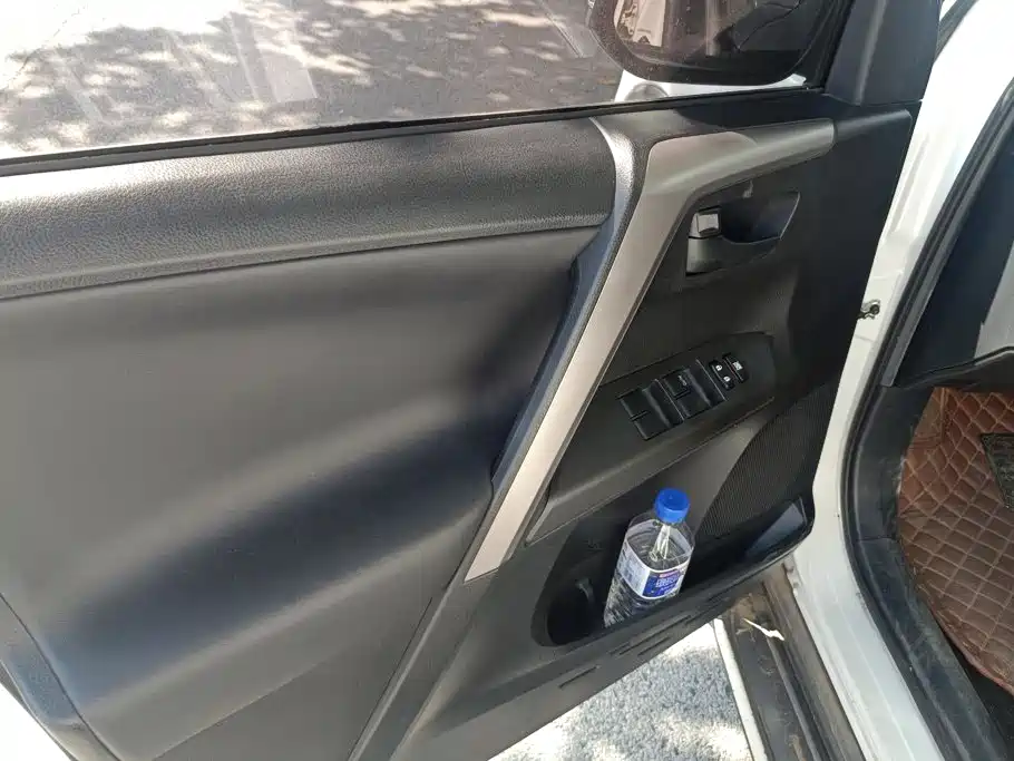 Toyota RAV4 — миниатюра 7