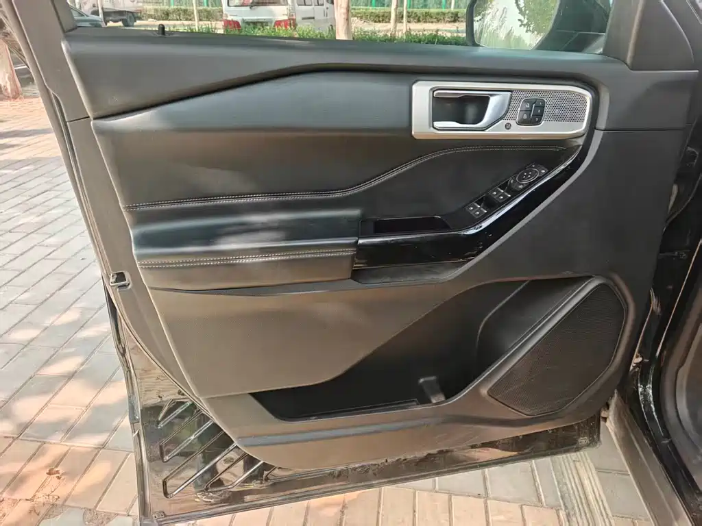 Ford Explorer — миниатюра 5