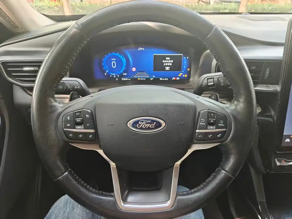 Ford Explorer — миниатюра 6