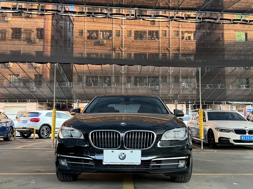BMW 7 Series — миниатюра 3