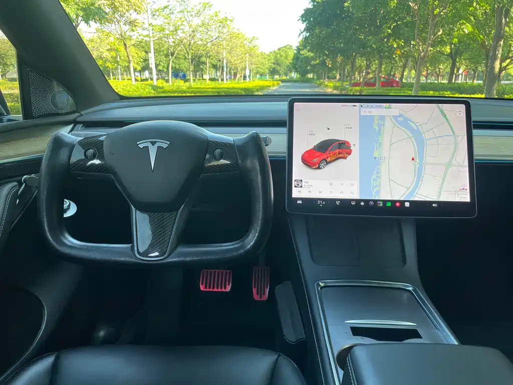 Tesla Model Y — миниатюра 15