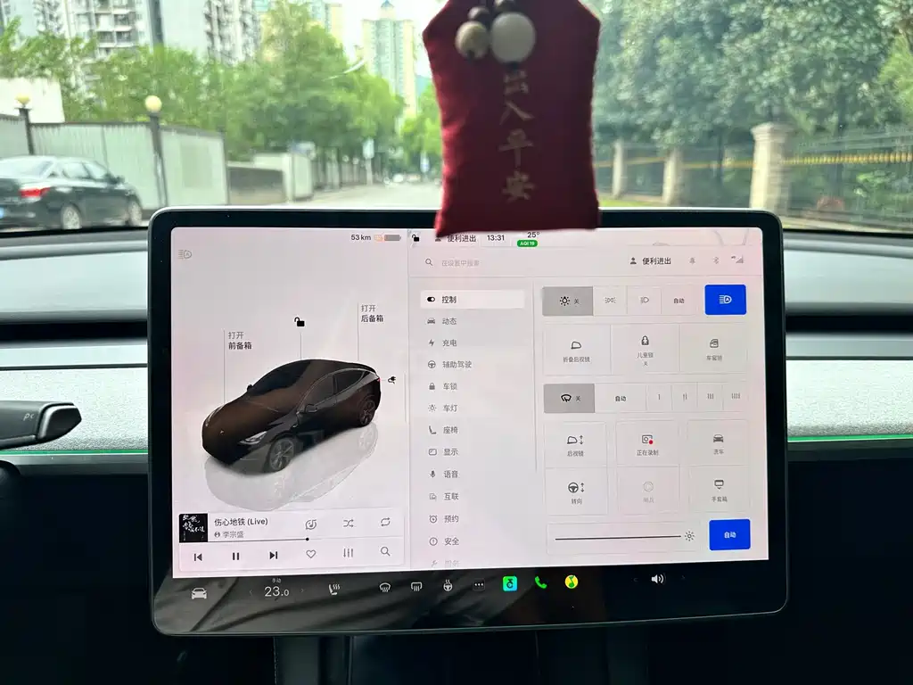 Tesla Model Y — миниатюра 13