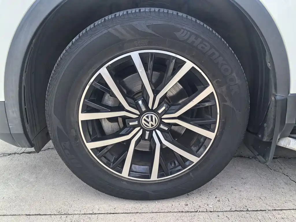 Volkswagen Tiguan L — миниатюра 35