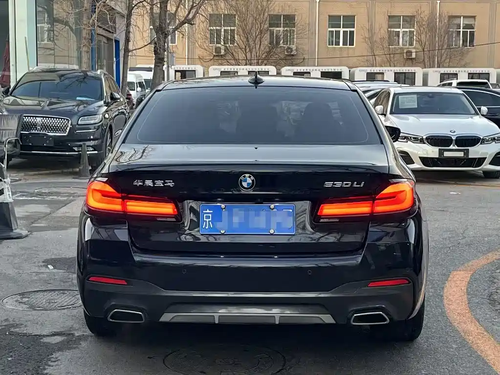 BMW 5 SERIES