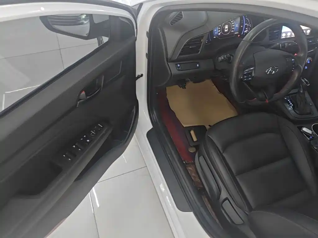 Hyundai Elantra — миниатюра 16