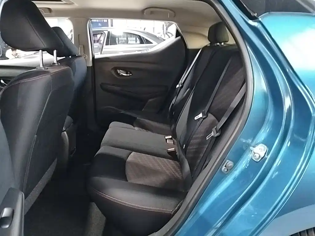 Nissan Bluebird — миниатюра 17