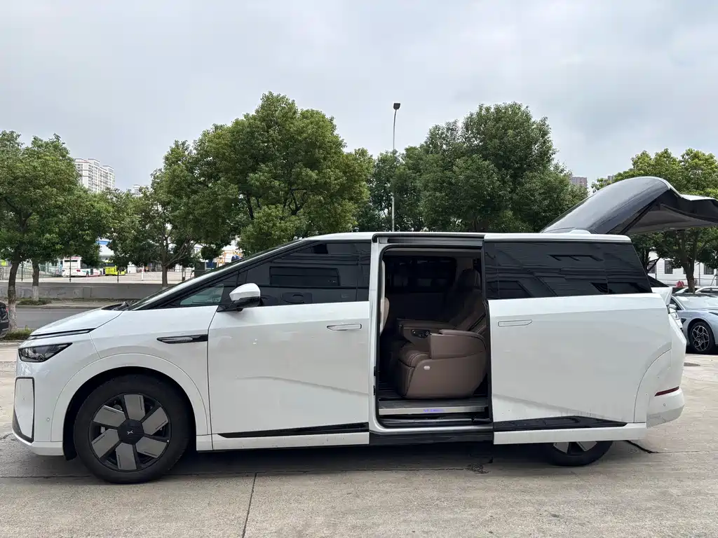 XPeng X9 — миниатюра 11