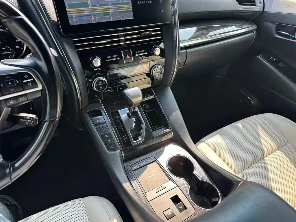 Lexus LM — миниатюра 6