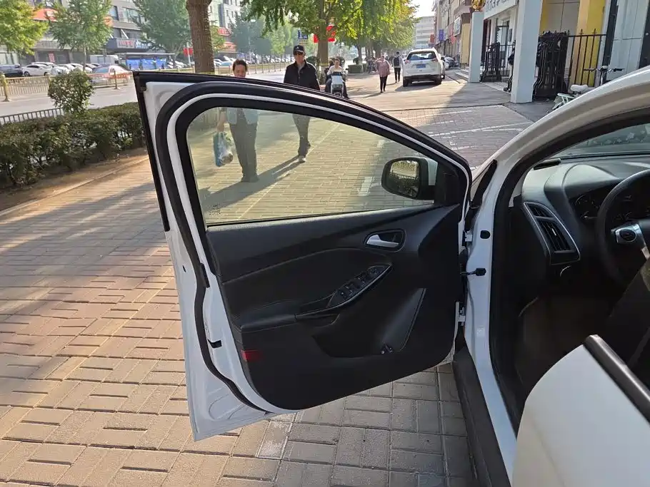 Ford Focus — миниатюра 7