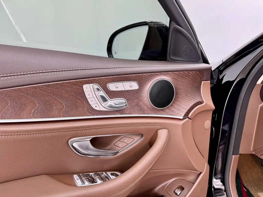 Mercedes-Benz E-Class — миниатюра 9