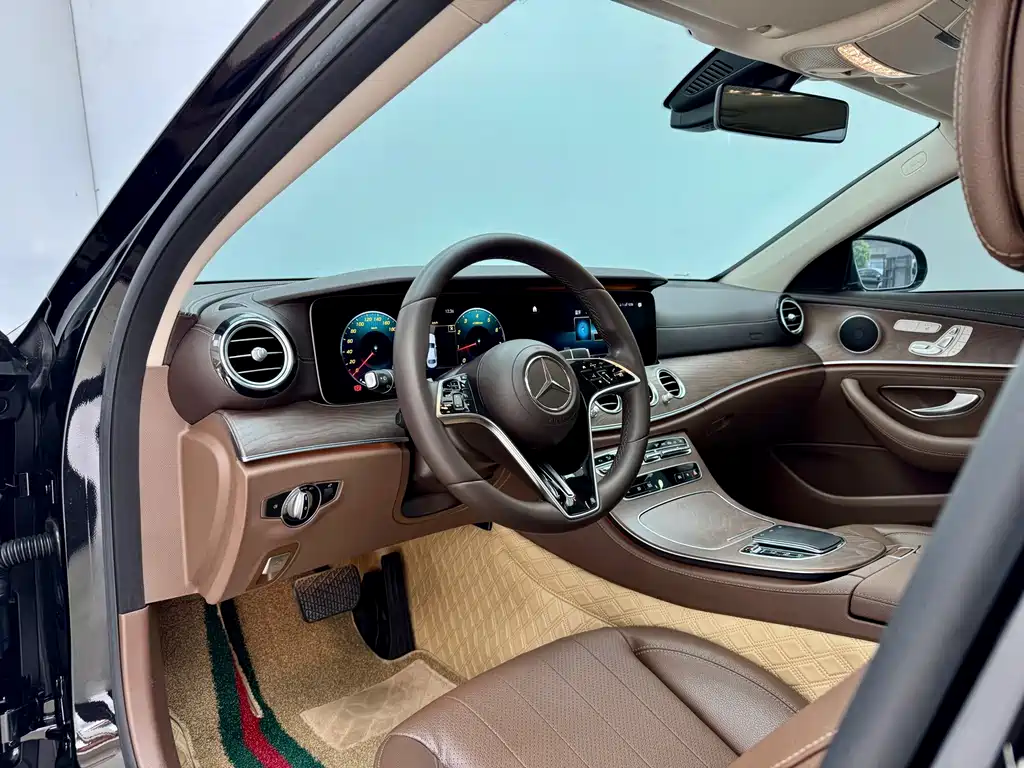 Mercedes-Benz E-Class — миниатюра 7