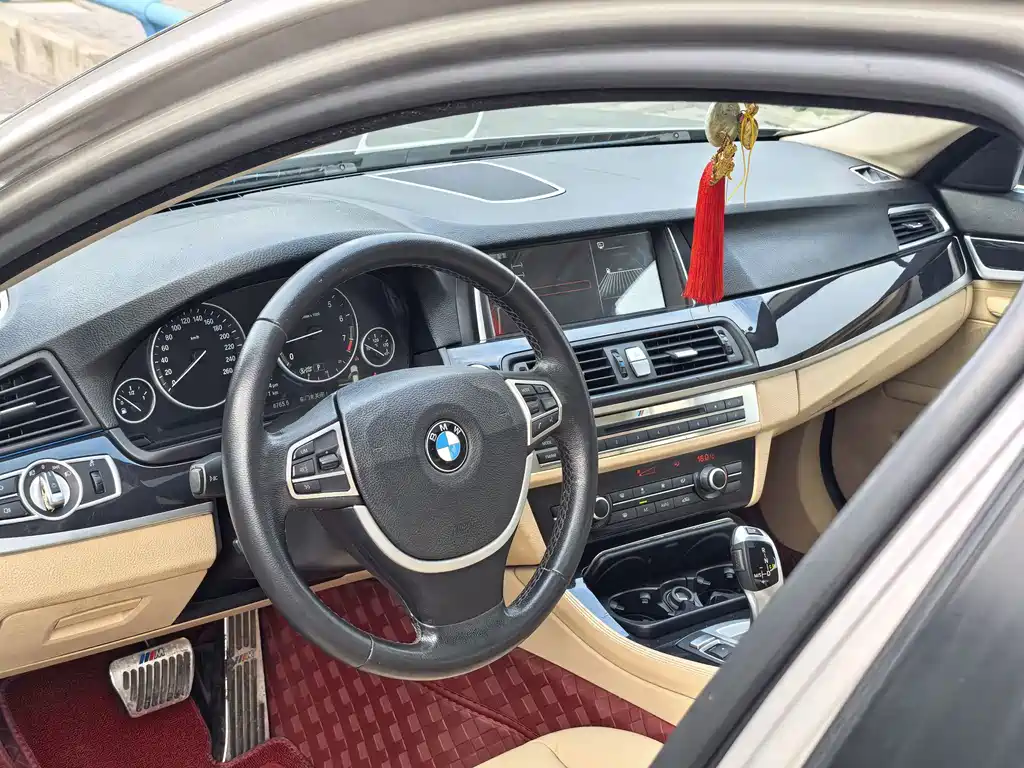 BMW 5 Series — миниатюра 8