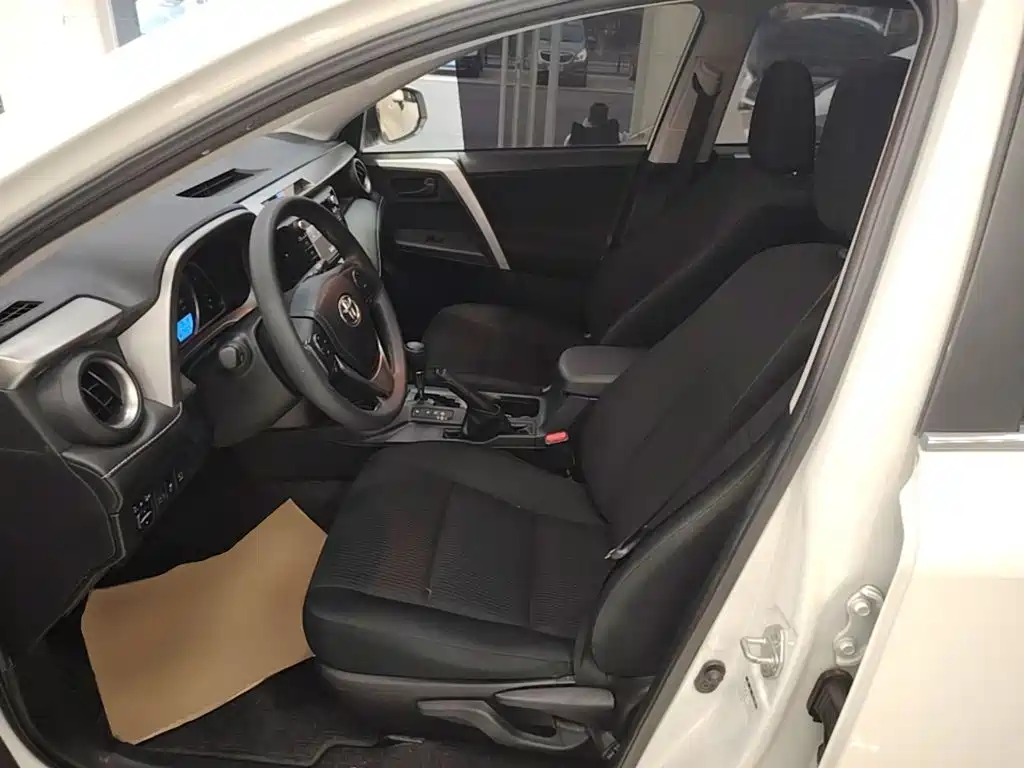 Toyota RAV4 — миниатюра 15
