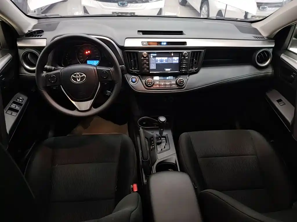 Toyota RAV4 — миниатюра 10