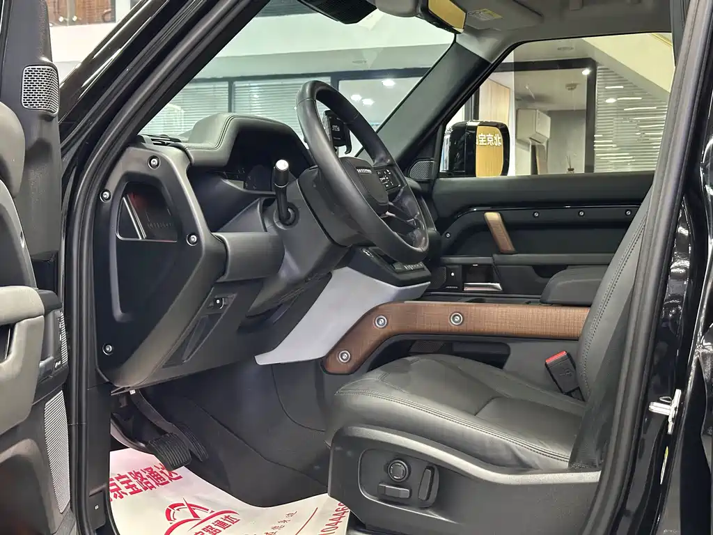 Land Rover Defender — миниатюра 7