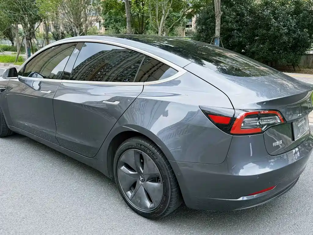 Tesla Model 3 — миниатюра 7