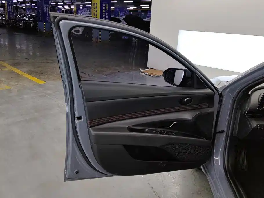 Hyundai Elantra — миниатюра 7