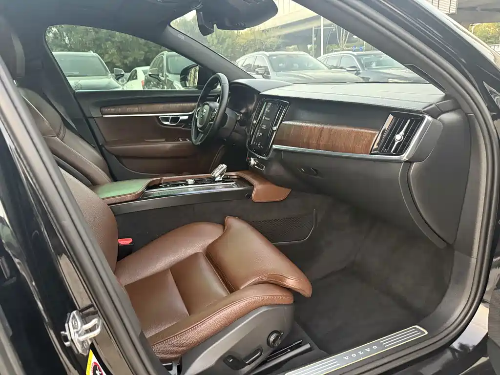 Volvo S90 — миниатюра 7