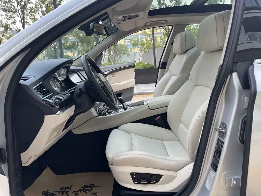 BMW 5 Series GT — миниатюра 13