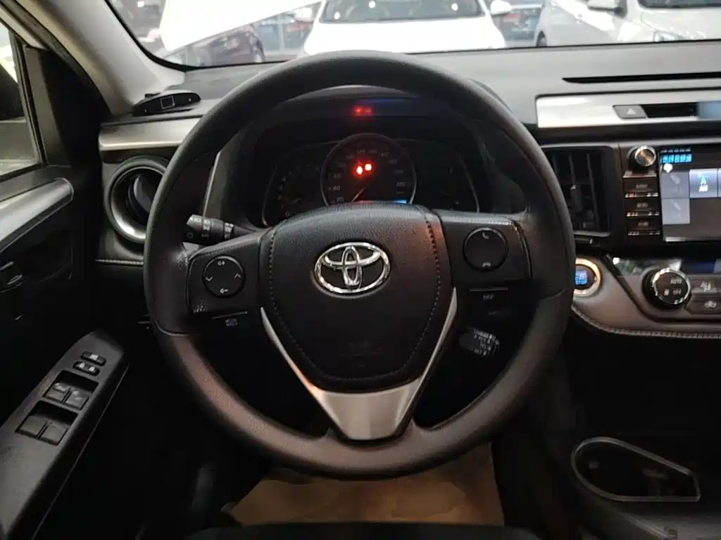 Toyota RAV4 — миниатюра 11