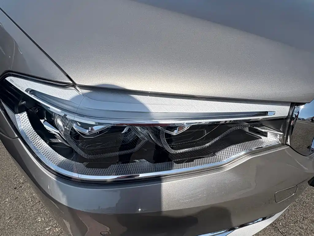 BMW 5 Series New Energy — миниатюра 4