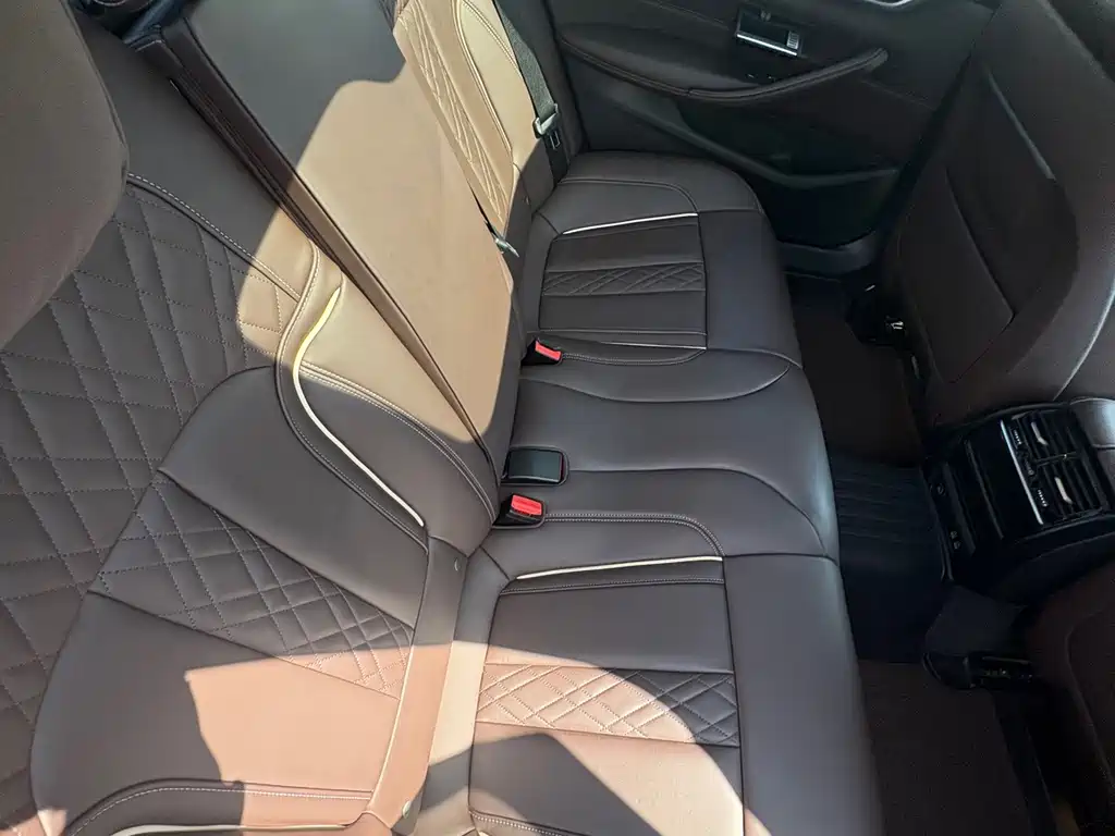 BMW 5 Series New Energy — миниатюра 11