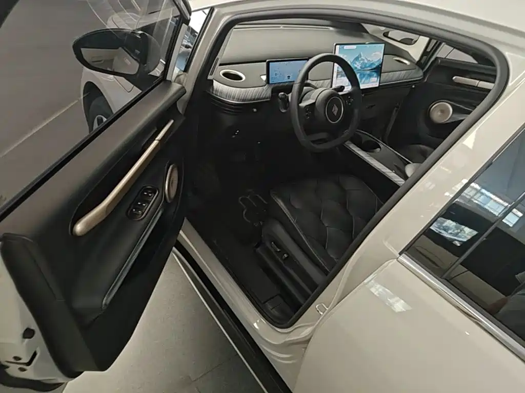 Baojun Yunduo — миниатюра 16