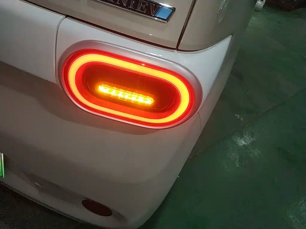 Wuling MINIEV — миниатюра 8