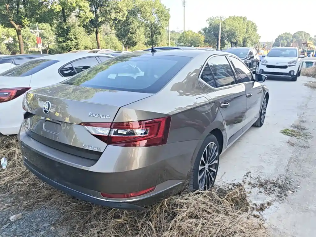 Skoda Superb — миниатюра 7