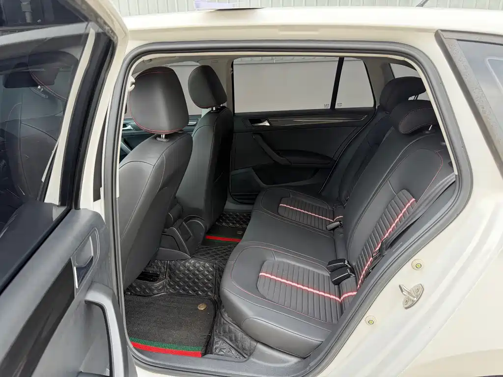 Skoda Rapid Spaceback — миниатюра 5