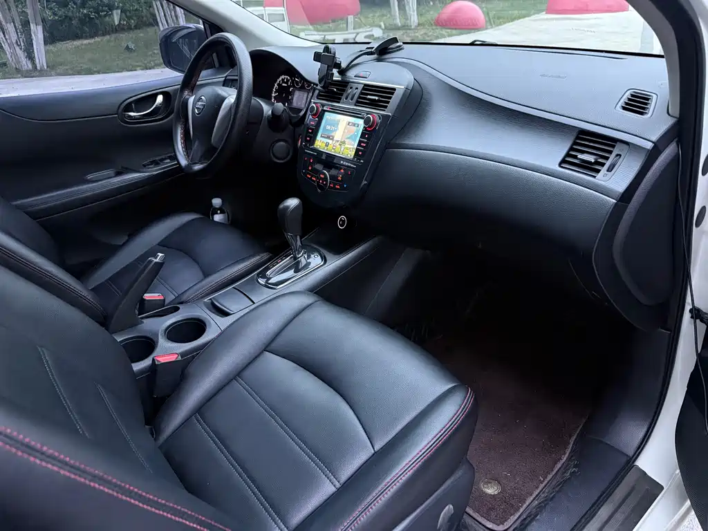 Nissan Tiida — миниатюра 8
