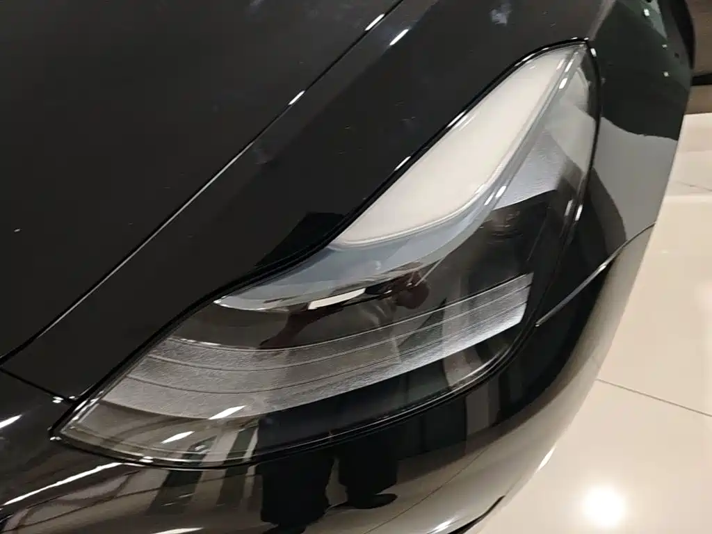 Tesla Model 3 — миниатюра 24