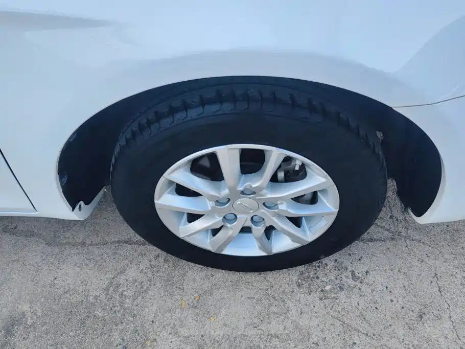 Geely Emgrand — миниатюра 6