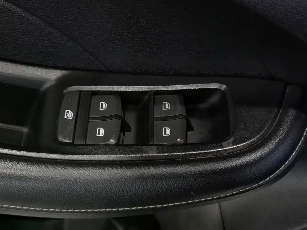 Roewe i5 — миниатюра 9