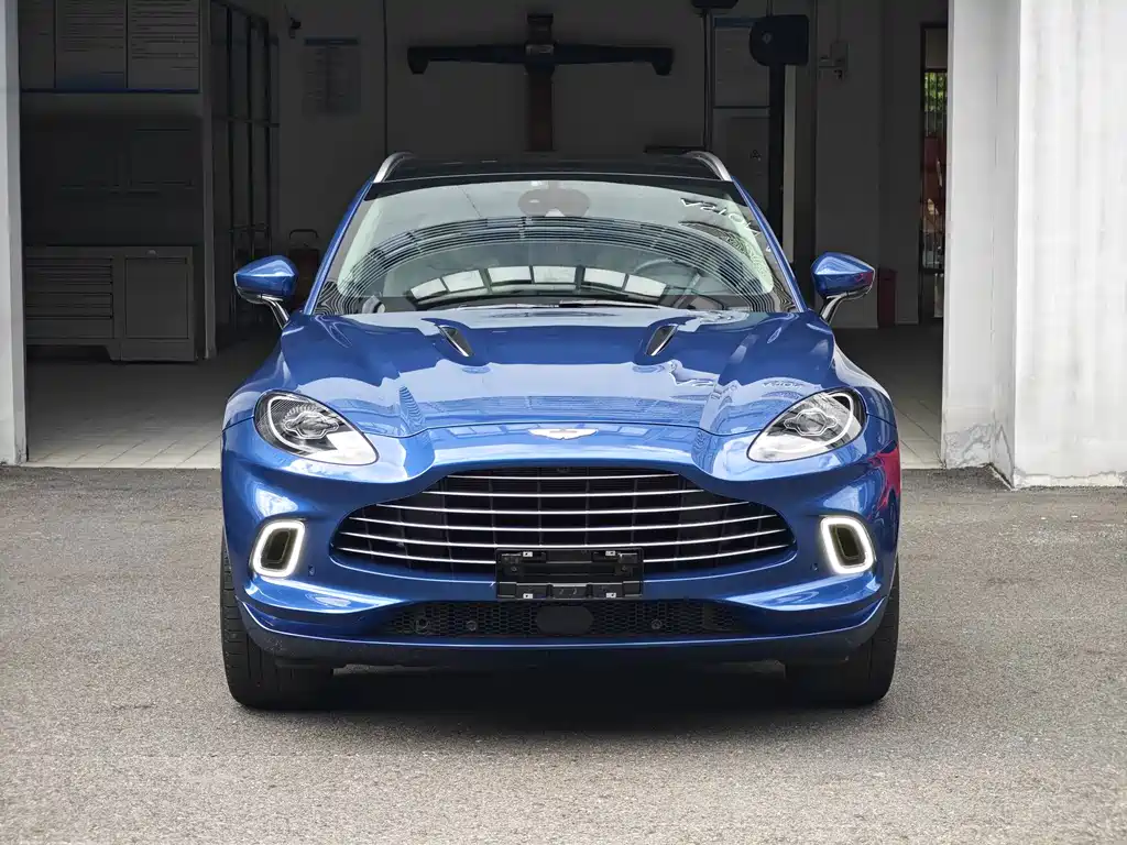 Aston Martin DBX — миниатюра 2